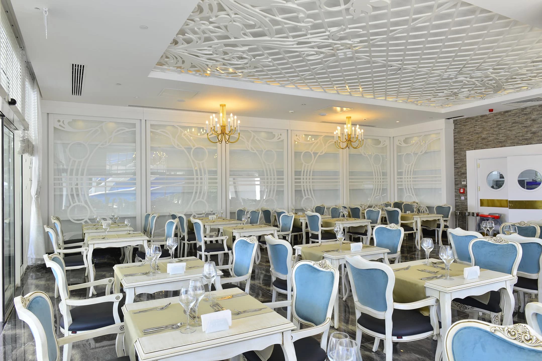 Bella Azura restoranı